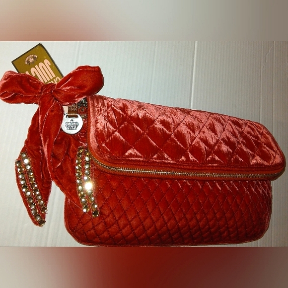 NWT☆JUICY COUTURE☆Oversized Foldover Quilted Velour Bow Clutch☆Beautiful☆Rare☆ - Picture 2 of 16